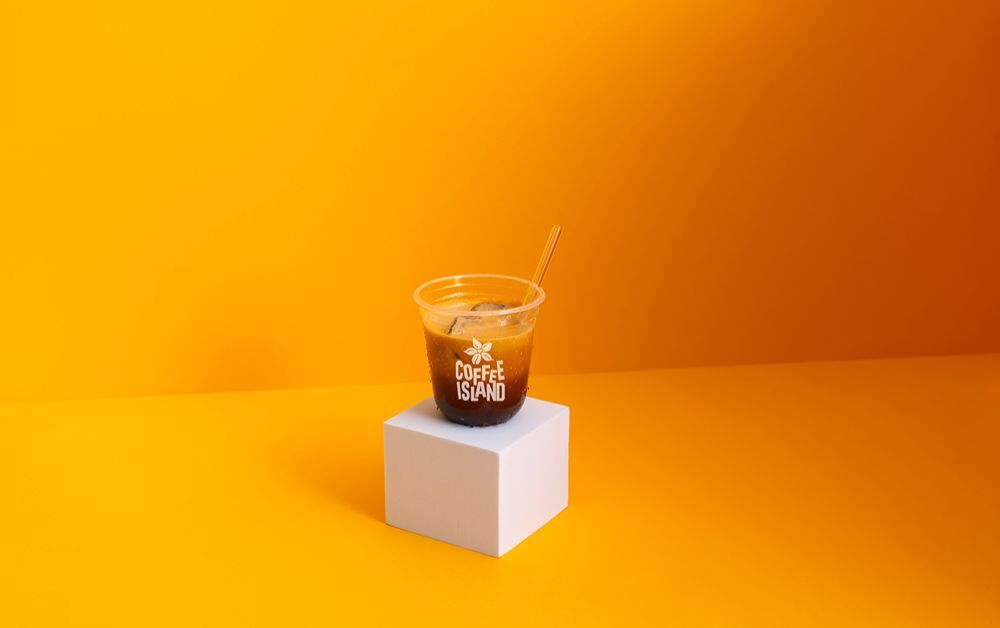 Freddo espresso Coffee Island σε ψηλό ποτήρι με πυκνό αφρό